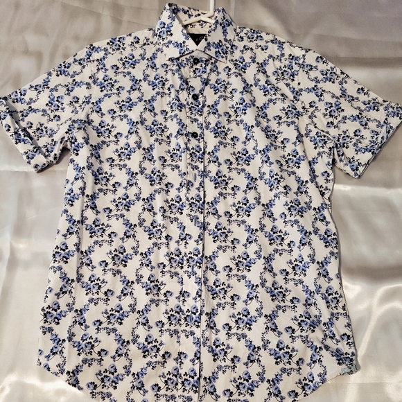 Robert Graham Button up - Picture 4 of 4